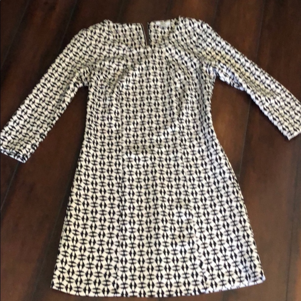 Zip up the back white blank dress 👗